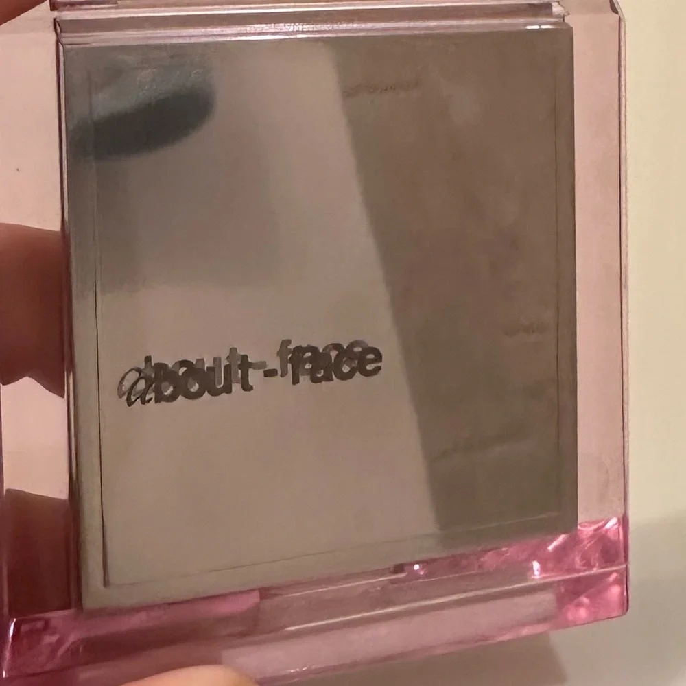 about-face Light Lock Powder Highlighter - Picture 2 of 3
